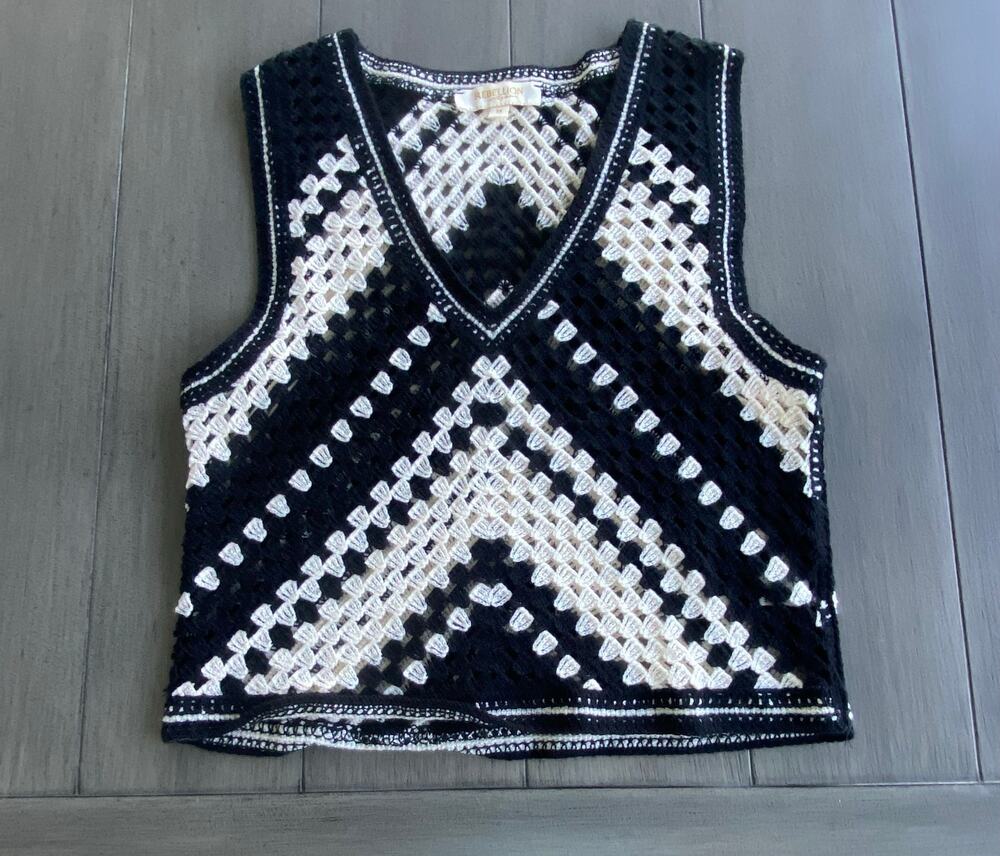 Rebellion Crochet Vest • Medium • Black/Cream • V‑Neck • Granny Square